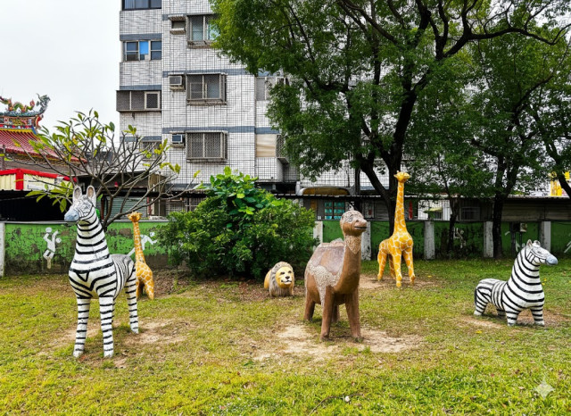 8.水泥石像動物園 .jpg